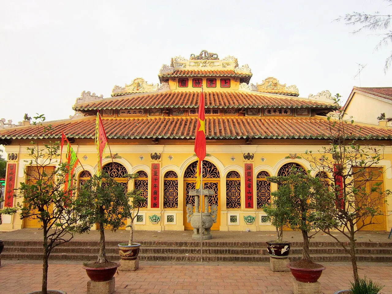 Đình thần Châu Phú